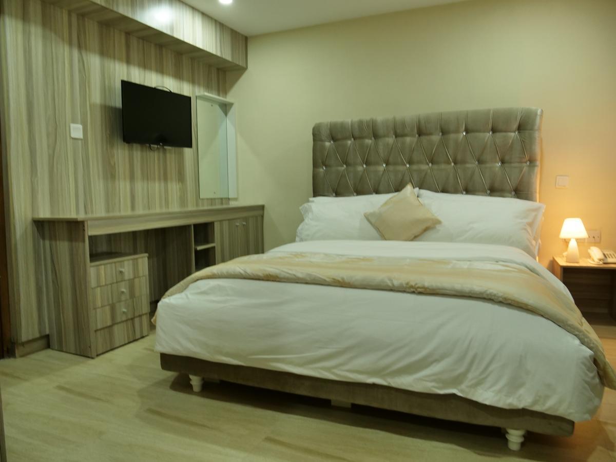 Alexia'S Place Hotel Лагос Екстериор снимка
