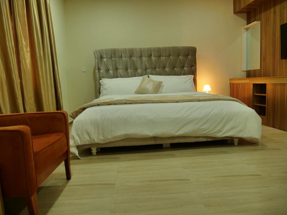 Alexia'S Place Hotel Лагос Екстериор снимка