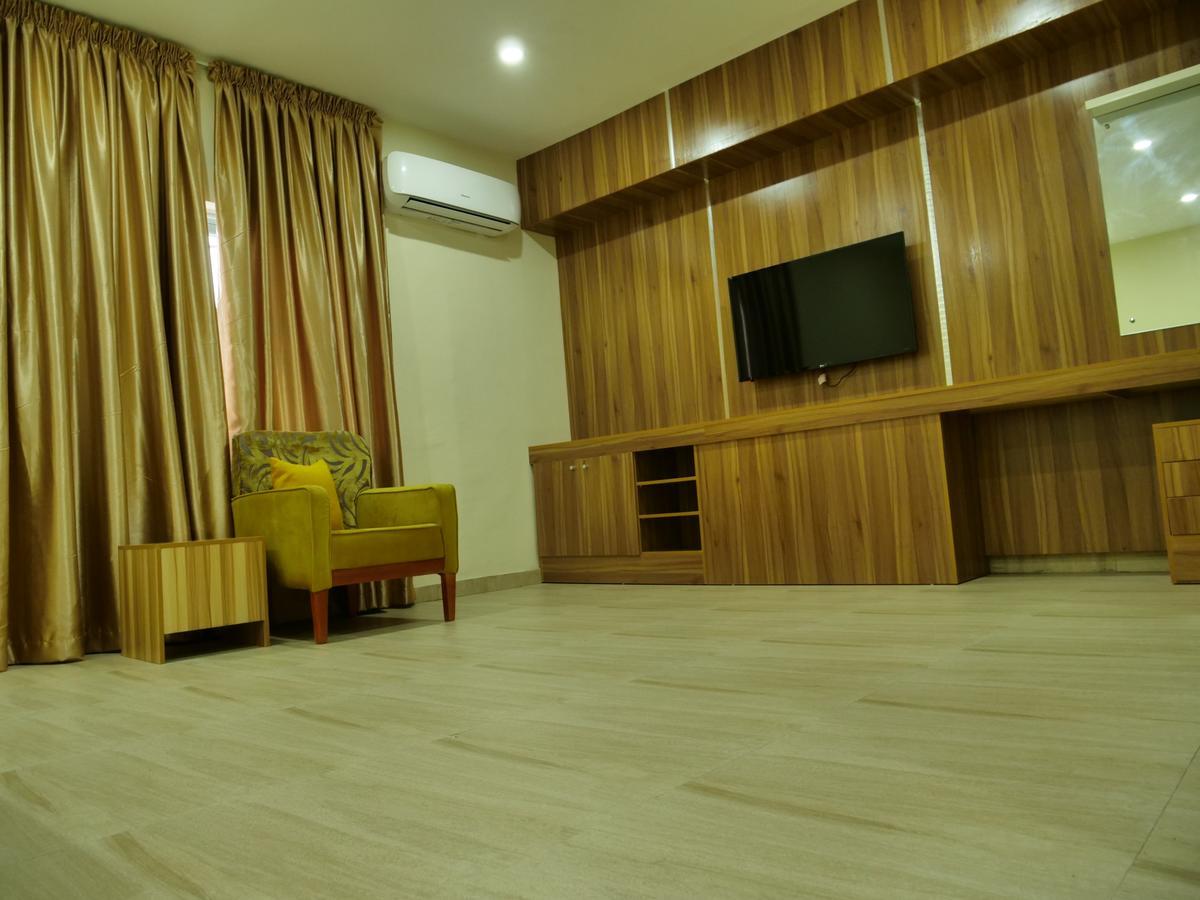 Alexia'S Place Hotel Лагос Екстериор снимка