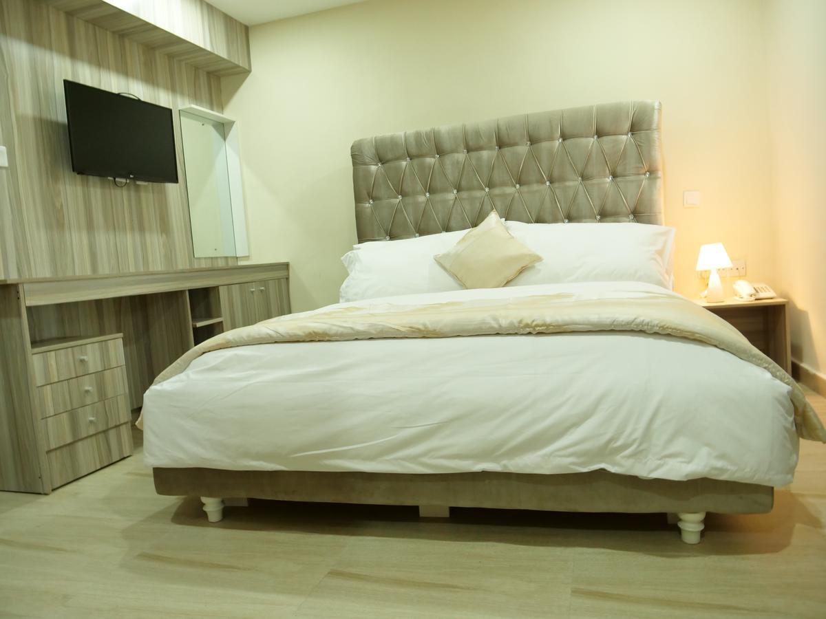 Alexia'S Place Hotel Лагос Екстериор снимка