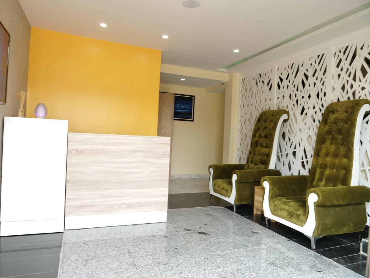 Alexia'S Place Hotel Лагос Екстериор снимка