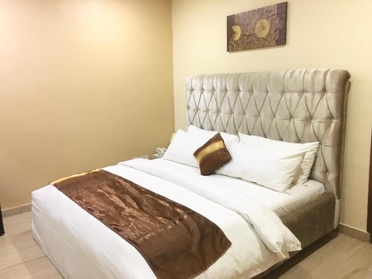Alexia'S Place Hotel Лагос Екстериор снимка