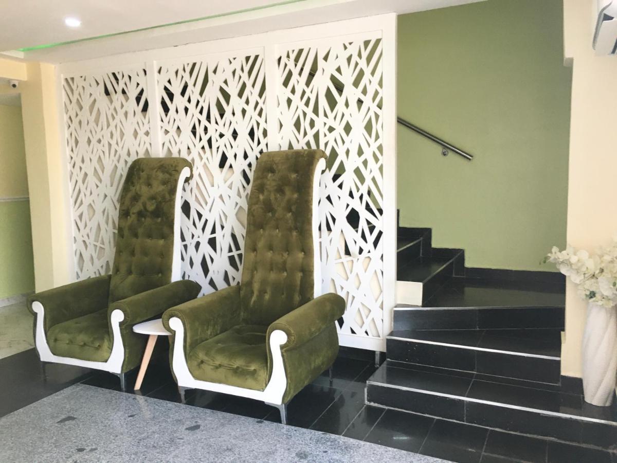 Alexia'S Place Hotel Лагос Екстериор снимка